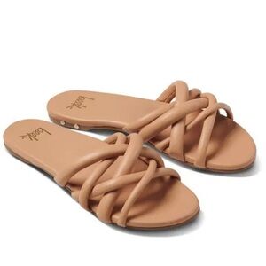 Beek Puffback NWOB Beige Sandals Size 7
